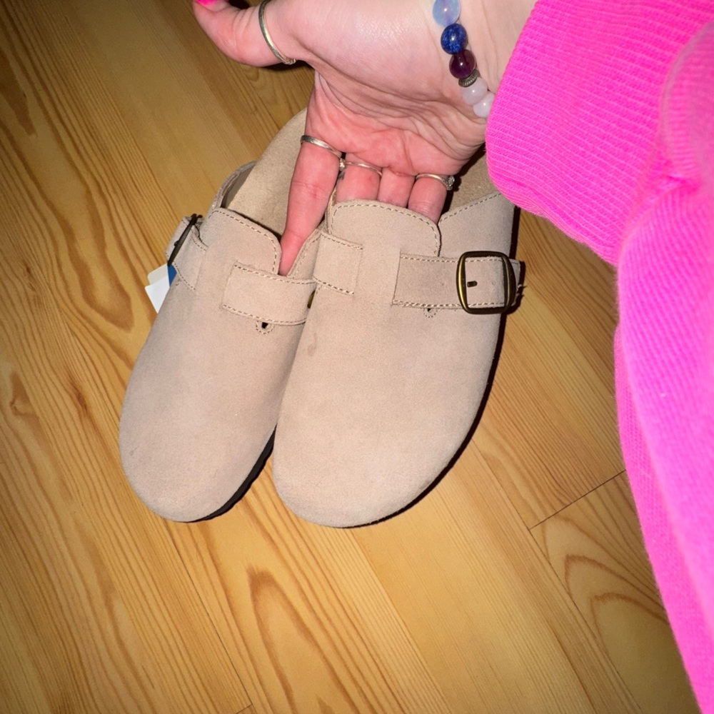 NWT Arizona Women's Beige Suede Buckle Mules - Picture 4 of 9